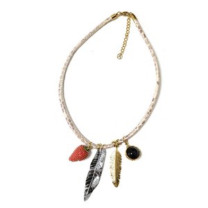 Fleckte Lederkabelkette mit Anhängern