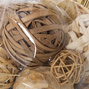 BAG OF ASSORTED WHITE DRIED FLOWER BALLS _18X22CM LL26662