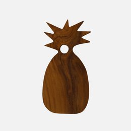  Pineapple-shaped wooden serving plate made of natural materials.