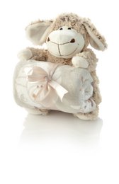Soft, plush sheep-shaped baby blanket with a cozy 75x90 cm blanket. Neutral beige and white colors, perfect for a newborn or infant.
