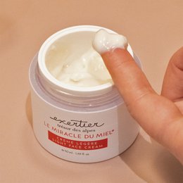 LIGHT CREAM - Hydraterend + Stralend