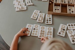 Braille et alphabet latin, jouet en bois, différentes langues