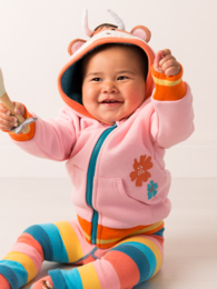 Cozy pink hoodie with a cute highland cow design, perfect for keeping little ones warm and stylish. Available in sizes from 00-06 months to 5-6 years.