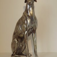 Sleak sitting silver dog polyresin