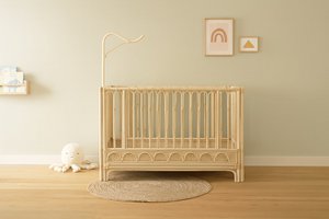 Luna Rattan Crib mit mobiler Inhaber