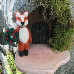 Decorazione d'attaccatura della volpe festiva di Finley di Natale biodegradabile fatta a mano in feltro