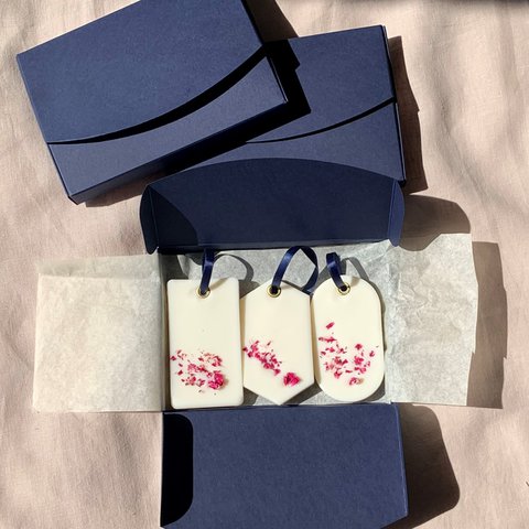 Set of 3 Violet & White Flowers Scented Suspensions