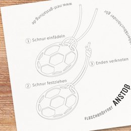 Otwieracz do butelek ze stali nierdzewnej · motyw piłki nożnej · z bawełnianym sznurkiem + 2 podstawki pod piwo