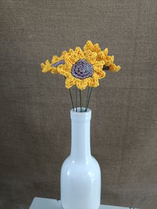 Kleine Sonnenblume, künstliche Blume, gehäkelt