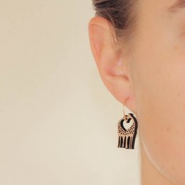 Camilla Earrings, hoop earrings in silver and gold-plated silver, featuring a unique fish-shaped design.