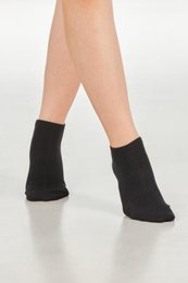 Black comfort sneaker socks in sizes 35/38, 39/42, and 43/46.