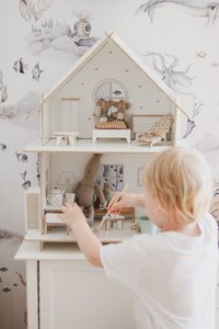 Hölzernes Puppenhaus, modularer Aufbau, minimalistisches Design