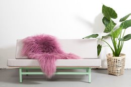 Soft, plush, dark pink sheepskin throw blanket measuring 90-110cm, perfect for cozy home decor.