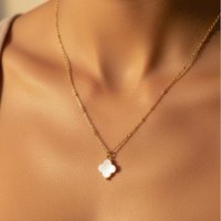 Clover Bloom – Gold Mother of Pearl Four Leaf Clover Necklace