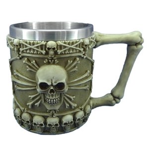 Dekorativer Skull & Bone Krug mit Knochenhenkel