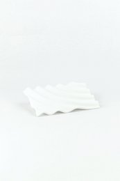 Mydelniczka wykonana z perłowo-białego materiału PET pochodzącego z recyklingu