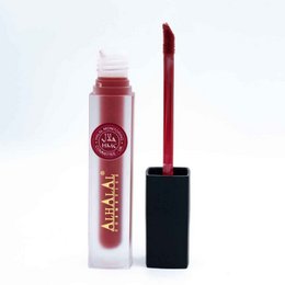  A long-lasting, high-pigment lip gloss in a vibrant red shade. Features a sleek, black applicator for precise application.
