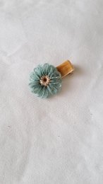 Blumenclips aus Wolle