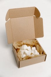 Scented wax melts in various fragrances including Vanilla Vibe, Palo Santo Vibe, and Rhabarber Vibe. Rectangular white wax cubes in a cardboard box.