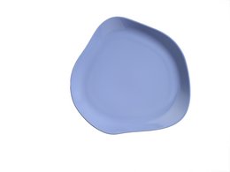 Lavender-colored 27cm dinner plate with a scalloped edge design.