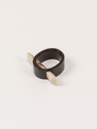 Tunnel ring in black horn 