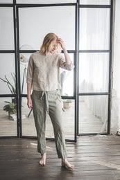 Linen blouse with 3/4 sleeves in a variety of natural colors including off-white, white, pale dogwood, frozen cranberry, and rust. Available in sizes XS to XL.
The linen blouse features 3/4 length sleeves and is available in a range of natural colors including off-white, white, pale dogwood, frozen cranberry, and rust. The blouse is made from high-quality linen and comes in sizes XS to XL, providing a comfortable and stylish option for women's casual or business attire.