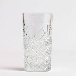 Tall, round crystal cocktail glass with intricate diamond pattern design, made of durable borosilicate glass for perfection.