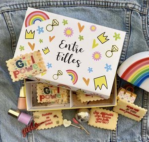 Box of personalized biscuits with the theme "Croque moi!" Copy