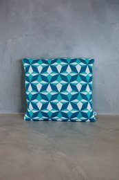 Decorative cushion cover with a geometric pattern in shades of blue and turquoise. Made of high-quality fabric, suitable for living rooms, bedrooms, or outdoor spaces.