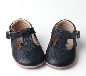 Salome aus marineblauem Leder mit flexiblen Sohlen