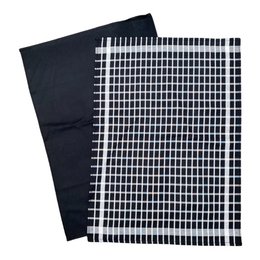  Black and white checked tea towels, 50 x 70 cm in size.