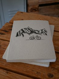 Góry i koło do notesu z papieru z trawy