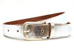 White leather belt with silver metallic buckle, elegant fashion accessory with textured details.