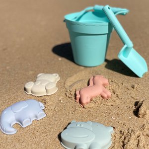 Silicone beach toys (bucket, shovel and 4 accessories)