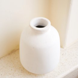 Vaso Vaso decorativo rotondo piccolo bianco per fiori secchi o freschi, realizzato a mano in argilla con BAWA