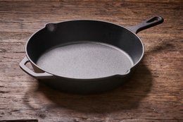 Bratpfanne aus Gusseisen – 30 cm inklusive Deckel