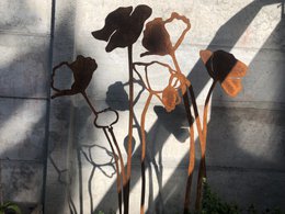 Valmue med blomsterknop | corten stål