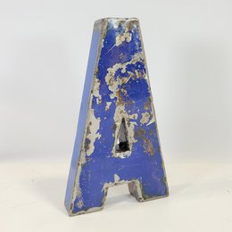 Lettera "A" realizzata con barili di petrolio riciclati | 22 o 50 cm| colori differenti