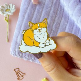  Gold plated hard enamel pin with a cat astronaut design. Suitable for wearing as a brooch.
