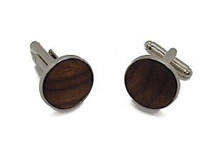 Elegant round cufflinks made of real walnut, diameter approx. 18 mm, rounded inlay with great grain