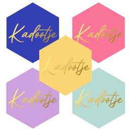 Colorful hexagon-shaped stickers with the text "Kadootje" in various pastel colors.