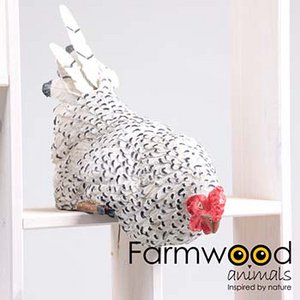 CHICKEN ON EDGE W/METAL TAIL 23X14X24 CM