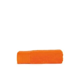 Large, plush orange bath towel made of 450 gsm cotton material. Measures 50 x 100 cm.