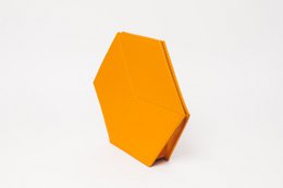 Giallo esacubo piatto