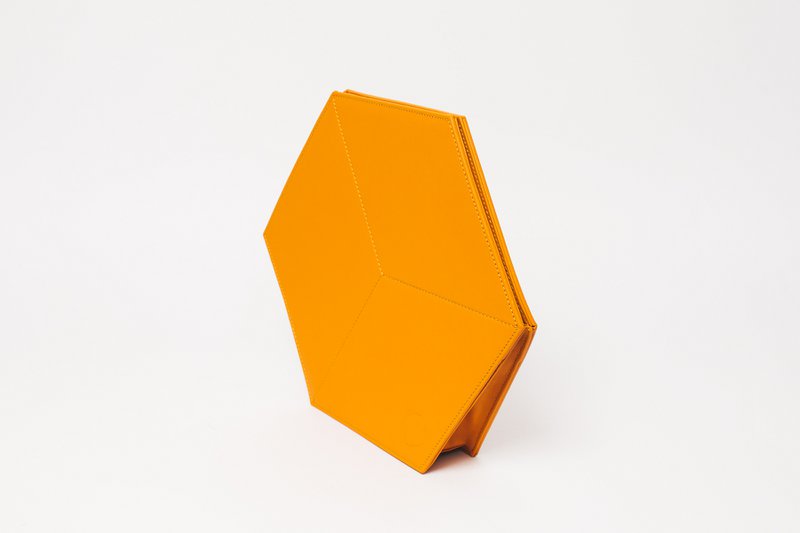Giallo esacubo piatto