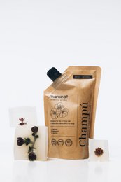 Refill shampoo for dry hair, made with natural ingredients. Comes in a recyclable pouch. Suitable for all hair types.