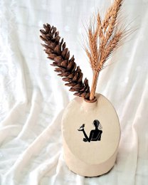  Beige papier-mâché vase with camel silhouette, dried flowers, handcrafted, round shape