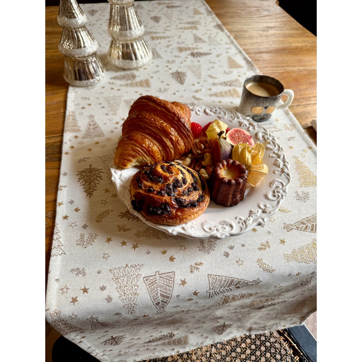 Light Christmas Table Runner, different sizes | Golden Forest