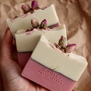 Naturseife "Mint Rose" mit echten Rosenknospen