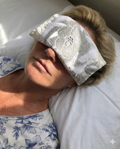 The Eye Pillow - WHITE ROYAL